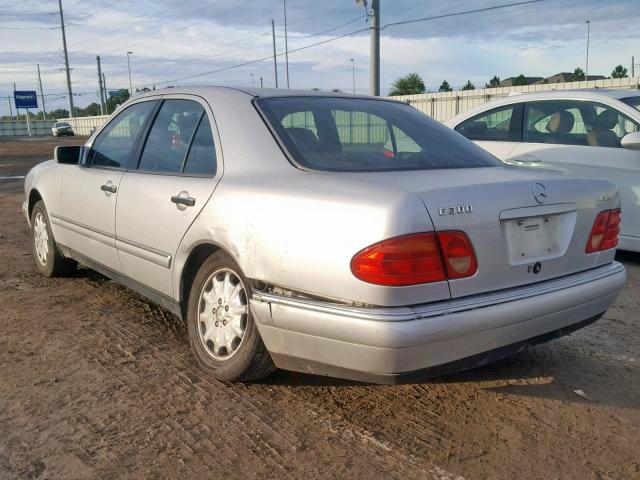 WDBJF20F4VA295705 - 1997 MERCEDES-BENZ E 300D SILVER photo 3