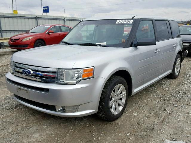 2FMGK5BC3BBD03574 - 2011 FORD FLEX SE SILVER photo 2