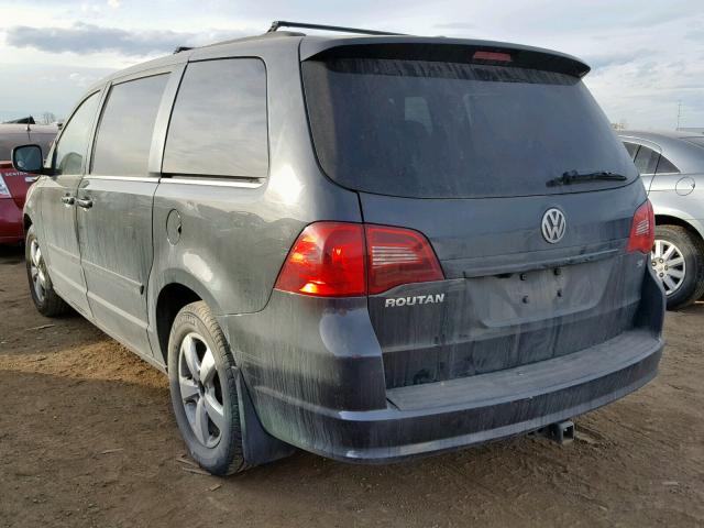 2V4RW3DG8BR717484 - 2011 VOLKSWAGEN ROUTAN SE CHARCOAL photo 3