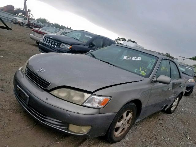 JT8BF22G4V0051469 - 1997 LEXUS ES 300 GRAY photo 2