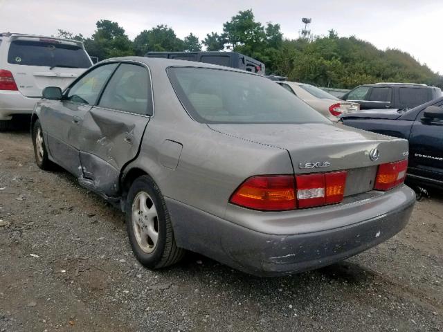 JT8BF22G4V0051469 - 1997 LEXUS ES 300 GRAY photo 3