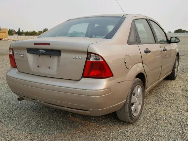 1FAFP34N46W189681 - 2006 FORD FOCUS ZX4 GOLD photo 4