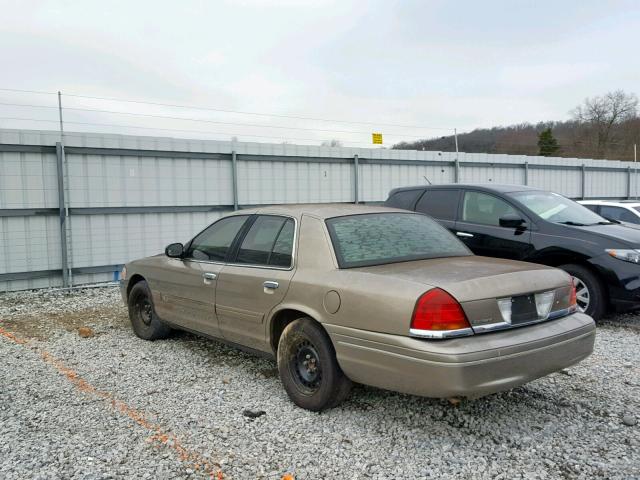 2FAFP71W02X110252 - 2002 FORD CROWN VICT TAN photo 3