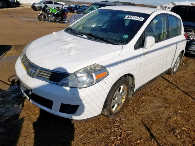 3N1BC13E28L419885 - 2008 NISSAN VERSA S WHITE photo 2