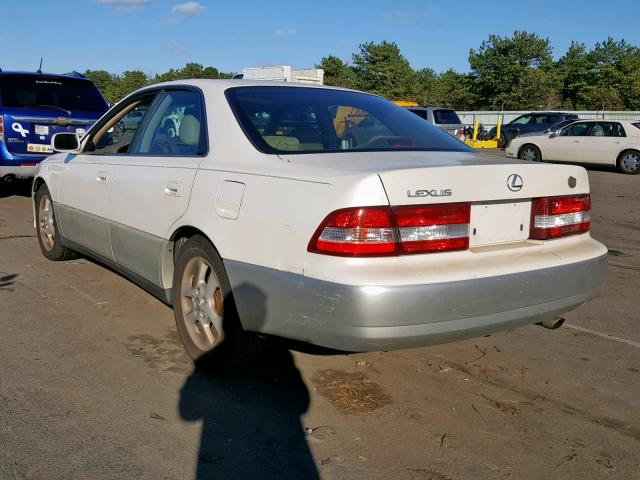 JT8BF28G910325847 - 2001 LEXUS ES 300 WHITE photo 3