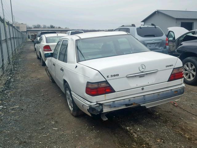 WDBEB31E9SC104174 - 1995 MERCEDES-BENZ E 300D WHITE photo 3