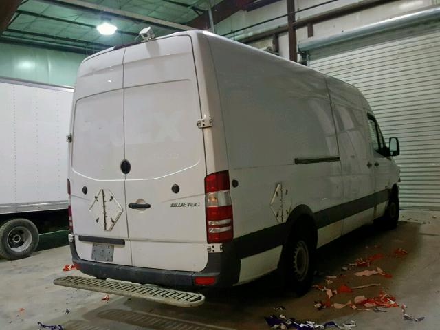 WD3PE8CB4B5573138 - 2011 MERCEDES-BENZ SPRINTER 2 WHITE photo 4