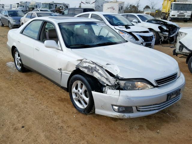 JT8BF28G715112933 - 2001 LEXUS ES 300 WHITE photo 1