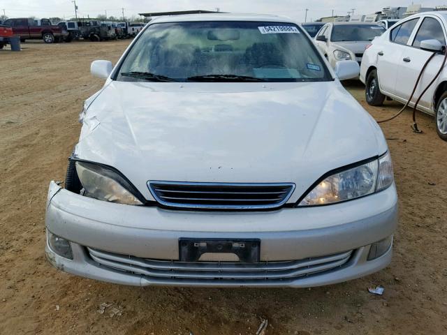 JT8BF28G715112933 - 2001 LEXUS ES 300 WHITE photo 9