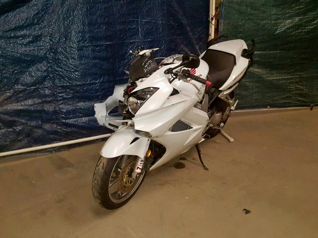 JH2RC46126M800684 - 2006 HONDA VFR800 WHITE photo 2