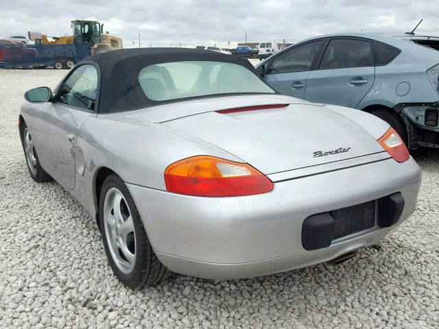 WP0CA2988YU623756 - 2000 PORSCHE BOXSTER SILVER photo 3