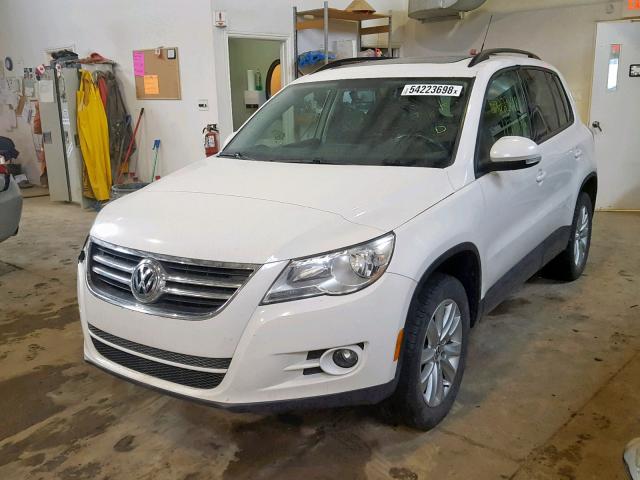 WVGBV75N89W070410 - 2009 VOLKSWAGEN TIGUAN SE WHITE photo 2