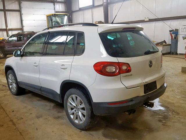 WVGBV75N89W070410 - 2009 VOLKSWAGEN TIGUAN SE WHITE photo 3