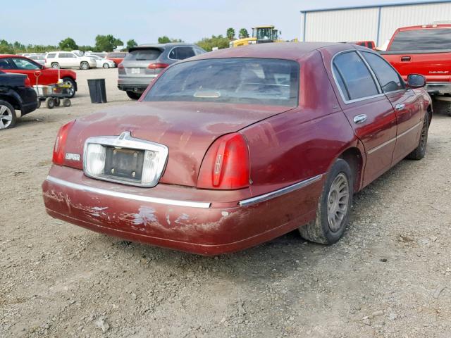 1LNFM83W0WY654631 - 1998 LINCOLN TOWN CAR C MAROON photo 4