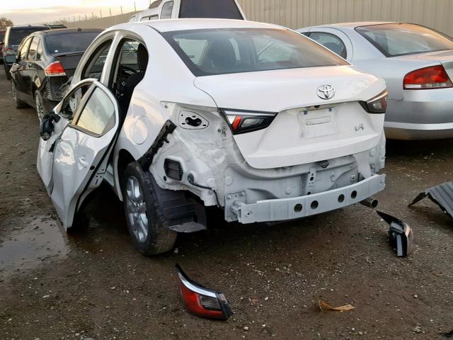 3MYDLBYV7HY173568 - 2017 TOYOTA YARIS IA WHITE photo 3