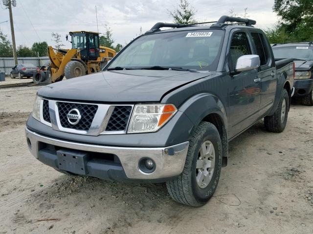 1N6AD07W87C427483 - 2007 NISSAN FRONTIER C GRAY photo 2