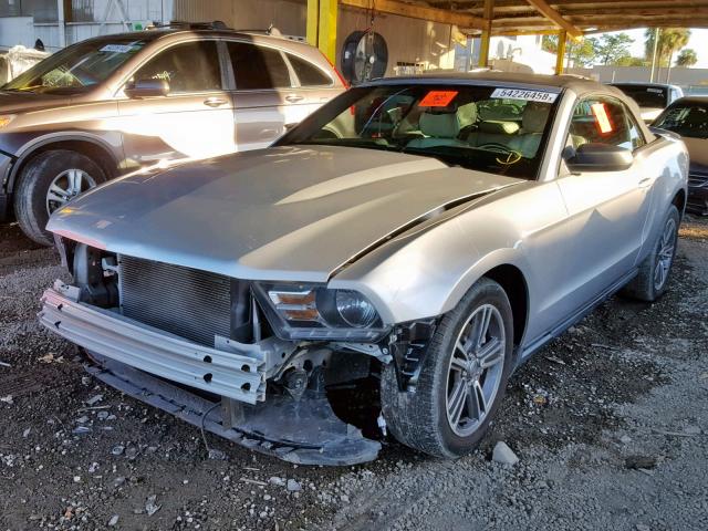 1ZVBP8EM1C5283155 - 2012 FORD MUSTANG SILVER photo 2