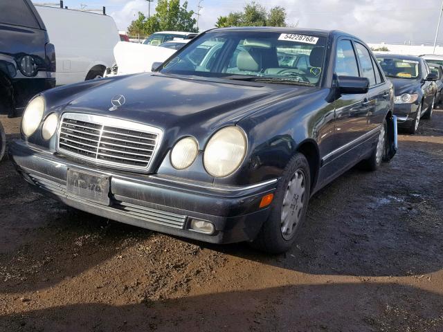 WDBJF65F2WA636889 - 1998 MERCEDES-BENZ E 320 BLUE photo 2