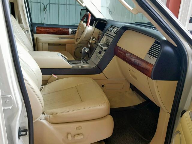5LMFU285X5LJ17707 - 2005 LINCOLN NAVIGATOR Bej foto 5