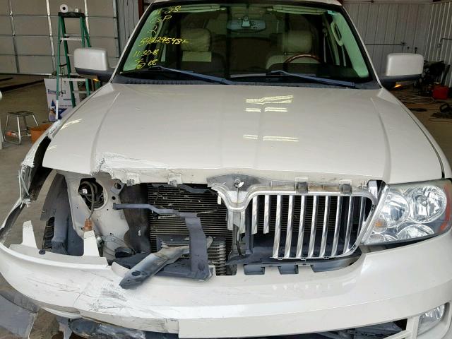 5LMFU285X5LJ17707 - 2005 LINCOLN NAVIGATOR Bej foto 7