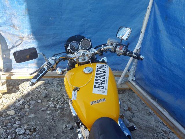 JH2RC4305TM200944 - 1996 HONDA VF750 C YELLOW photo 5