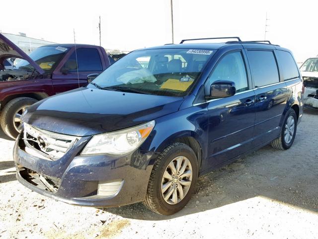 2C4RVABG9CR276468 - 2012 VOLKSWAGEN ROUTAN SE BLUE photo 2