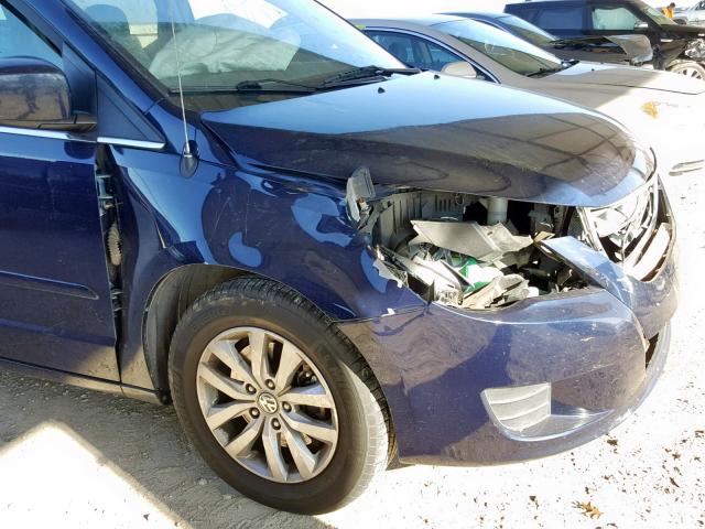 2C4RVABG9CR276468 - 2012 VOLKSWAGEN ROUTAN SE BLUE photo 9