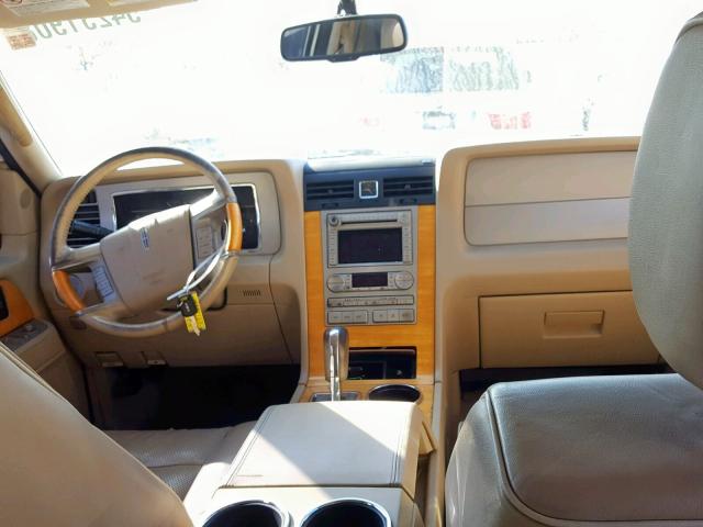 5LMFU275X8LJ14313 - 2008 LINCOLN NAVIGATOR 白色 照片 9