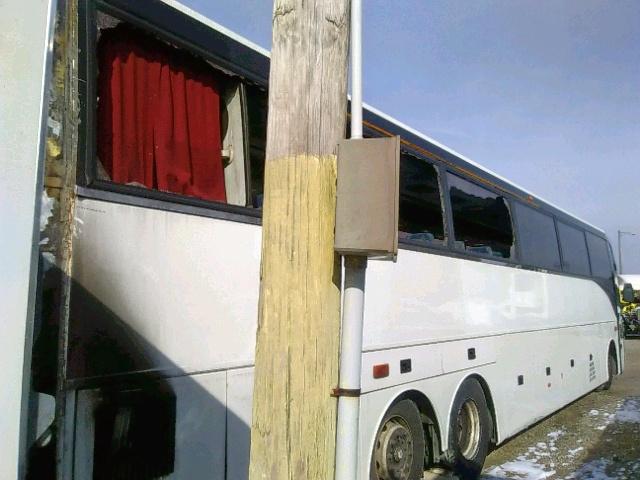 YE2TC62B2W2043537 - 1998 VAN HOOL T2100 WHITE photo 4