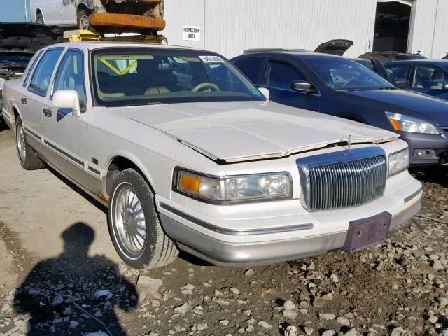 1LNLM82W8VY714447 - 1997 LINCOLN TOWN CAR S WHITE photo 1