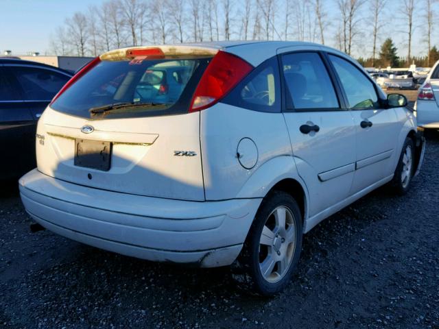 3FAFP37N15R108875 - 2005 FORD FOCUS ZX5 WHITE photo 4