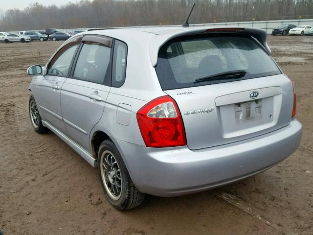 KNAFE161X55122003 - 2005 KIA SPECTRA5 SILVER photo 3