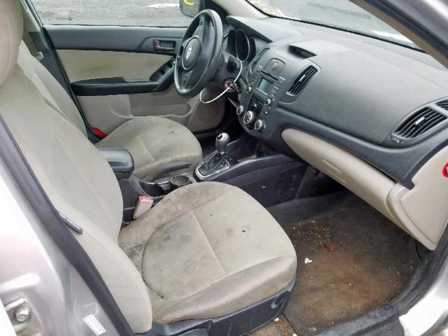 KNAFU4A20C5571983 - 2012 KIA FORTE EX SILVER photo 5