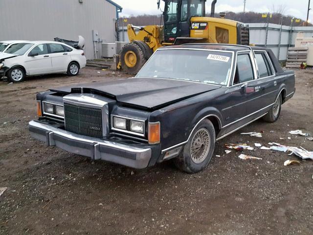 1LNBM81F8KY607116 - 1989 LINCOLN TOWN CAR BLACK photo 2