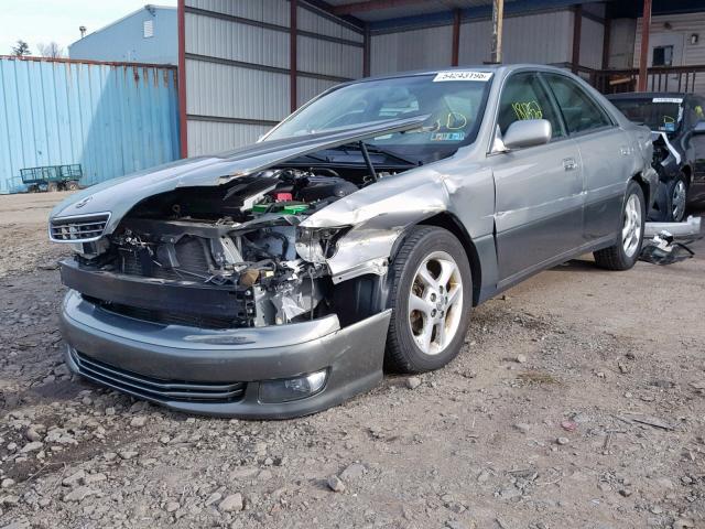 JT8BF28G1Y5076733 - 2000 LEXUS ES 300 SILVER photo 2