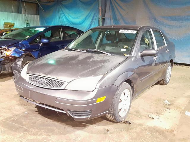 1FAFP34N77W353751 - 2007 FORD FOCUS ZX4 GRAY photo 2