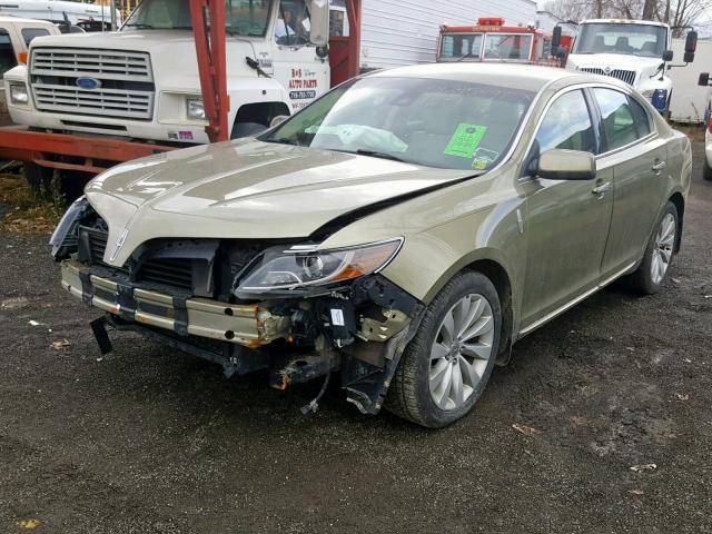 1LNHL9DK5DG603951 - 2013 LINCOLN MKS GREEN photo 2