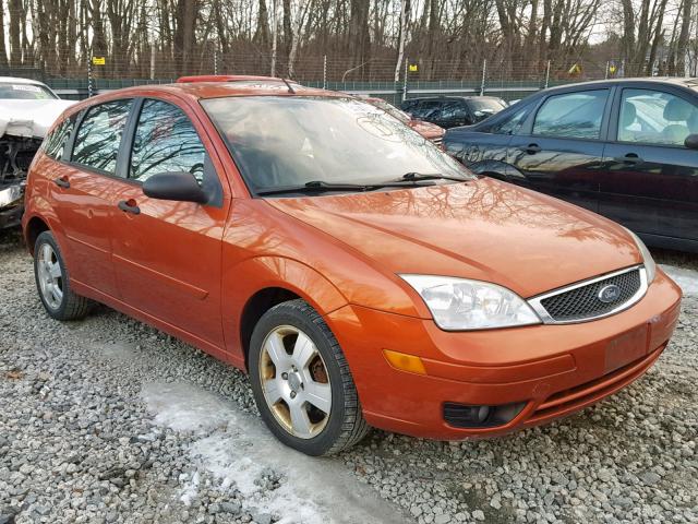 3FAFP37N25R104768 - 2005 FORD FOCUS ZX5 ORANGE photo 1