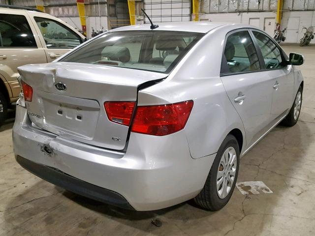 KNAFU4A28D5735045 - 2013 KIA FORTE EX SILVER photo 4