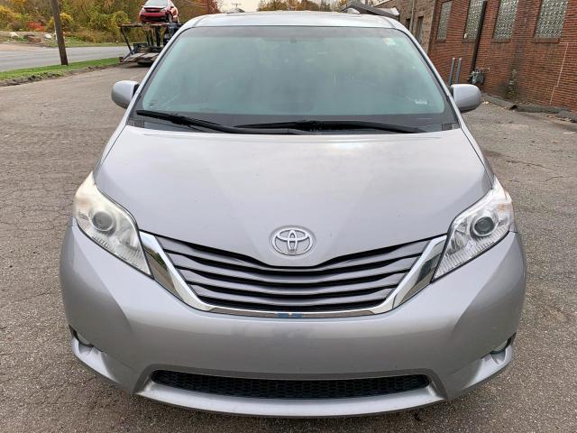 5TDYK3DC0GS712924 - 2016 TOYOTA SIENNA XLE SILVER photo 8