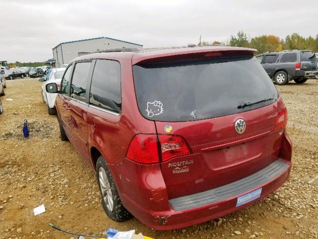 2C4RVABG1CR294088 - 2012 VOLKSWAGEN ROUTAN SE RED photo 3