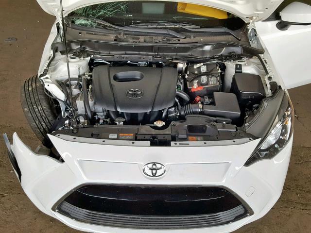 3MYDLBYV8JY324245 - 2018 TOYOTA YARIS IA WHITE photo 7