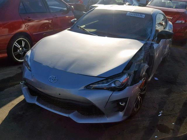 JF1ZNAE18J8700311 - 2018 TOYOTA 86 GT SILVER photo 2