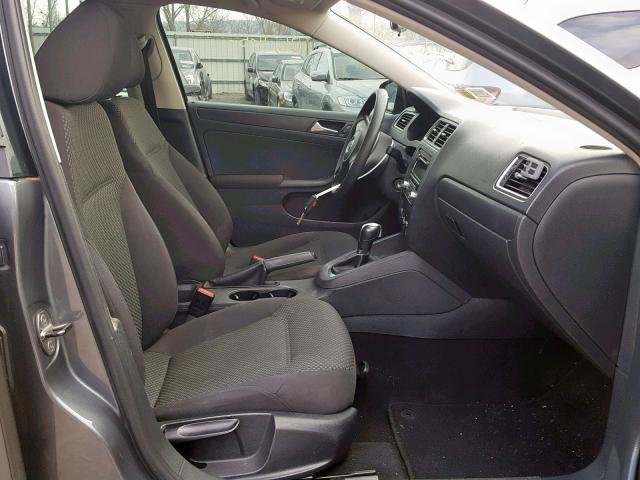 3VW2K7AJ8CM392582 - 2012 VOLKSWAGEN JETTA BASE GRAY photo 5