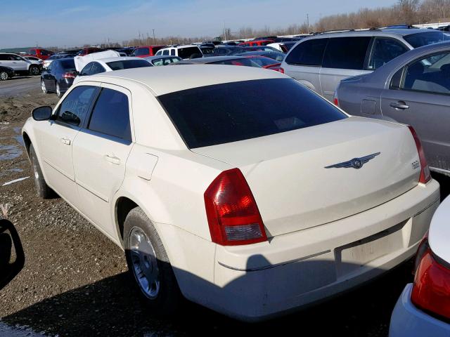 2C3JA53G95H106509 - 2005 CHRYSLER 300 TOURIN WHITE photo 3