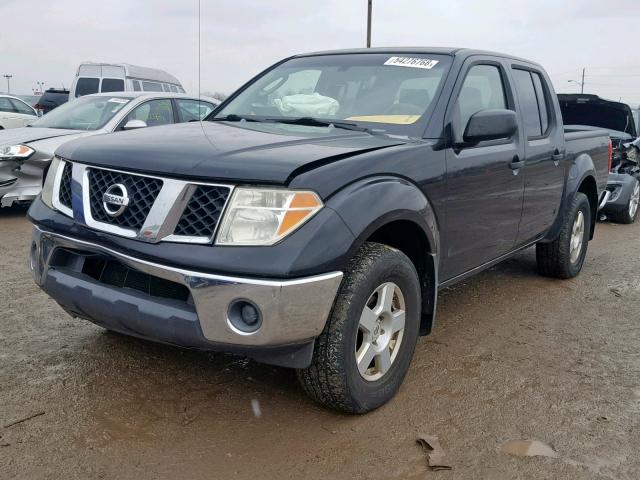 1N6AD07W77C401215 - 2007 NISSAN FRONTIER C BLACK photo 2