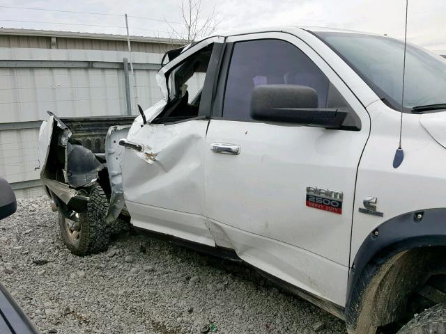 3D7UT2CL2AG116989 - 2010 DODGE RAM 2500 WHITE photo 9