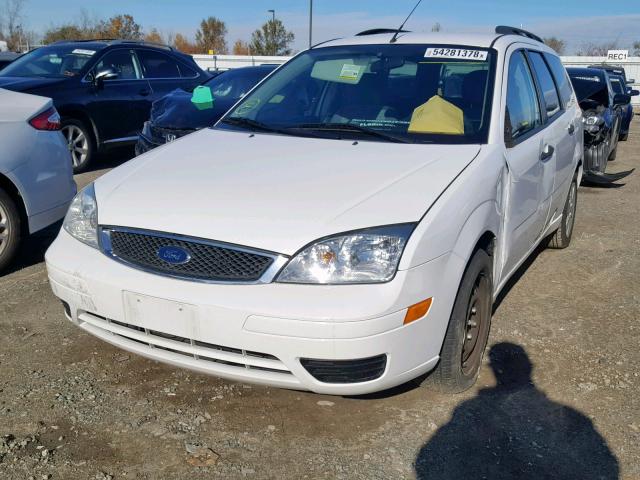 1FAFP36N77W203412 - 2007 FORD FOCUS ZXW WHITE photo 2