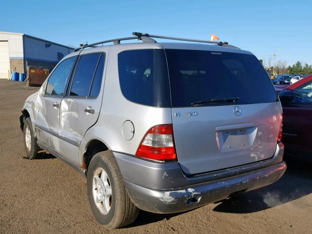 4JGAB54E9WA041517 - 1998 MERCEDES-BENZ ML 320 SILVER photo 3