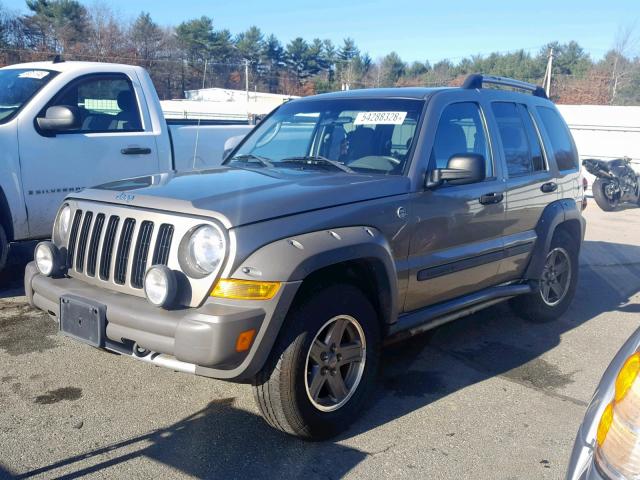 1J4GL38K85W725678 - 2005 JEEP LIBERTY RE GOLD photo 2